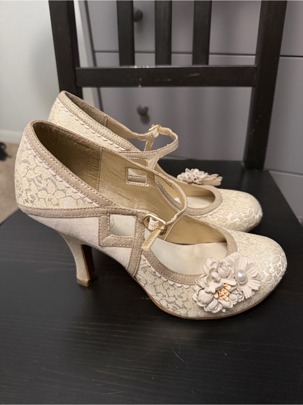 Champagne Floral Mary Jane Heels – Pearl Accent Vintage-Inspired Pumps